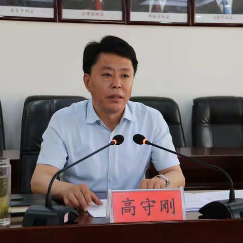 落实“五个围绕” 激情干事创业         —— 市委办公室认真学习贯彻市四套班子会议精神