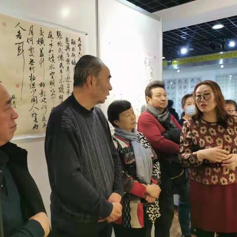 【一场生动的现场教学】城中区文化馆薪火书画社到徐小江书画艺术交流展进行学习观摩