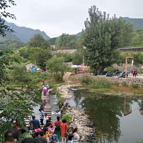 金秋时节天气凉爽，来北京怀柔神堂峪木栈道与熏衣草花海，赏花观景开心一日游！