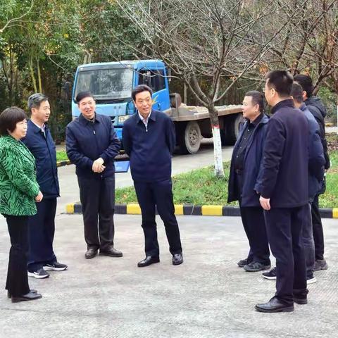 看望慰问驻村干部      鼓舞士气传递温暖