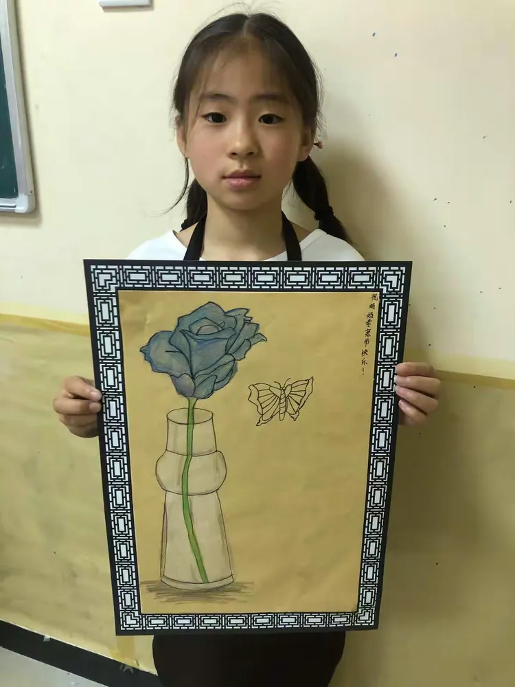 周六上午创意素描班第十次课《花和花瓶》