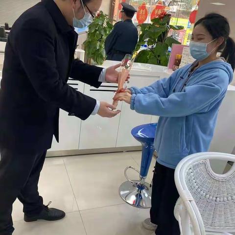 建行梅列支行“三·八”妇女节送祝福