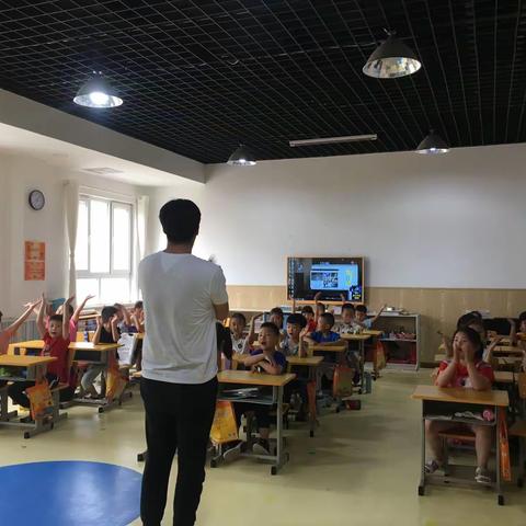 好玩的音乐课——小铃鼓