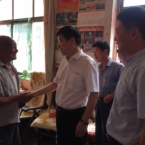 八一慰问退伍军人