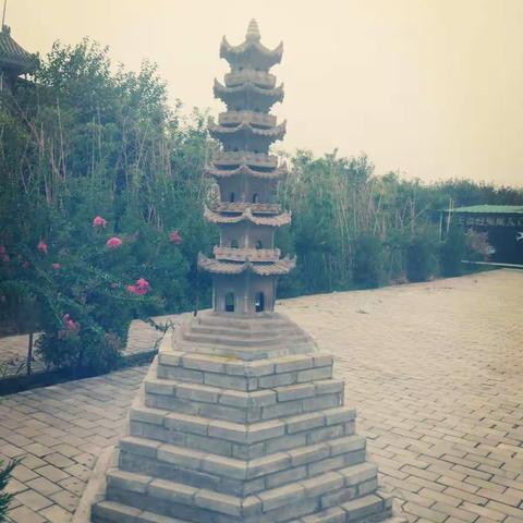 宝贝们今天真人CS的开心时光