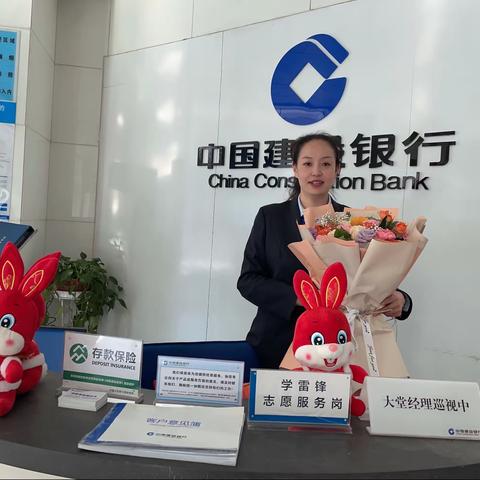 五岔路口支行开展“立足岗位学雷锋、城西支行在行动”宣传活动