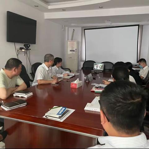 武当山支行召开周例会