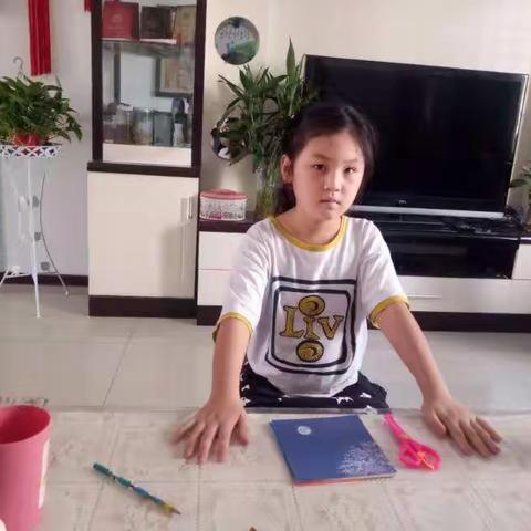 大家好我是四二班陈思彤这是我的手工制作