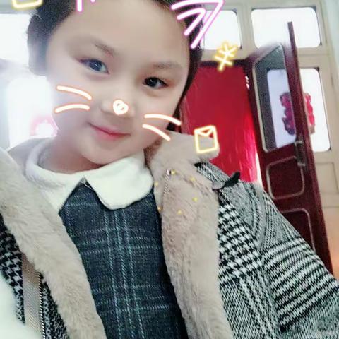 大家好，我叫思彤，我是灵宝市，豫灵镇，实验二小二二班同学，我喜欢弹琴，画画。