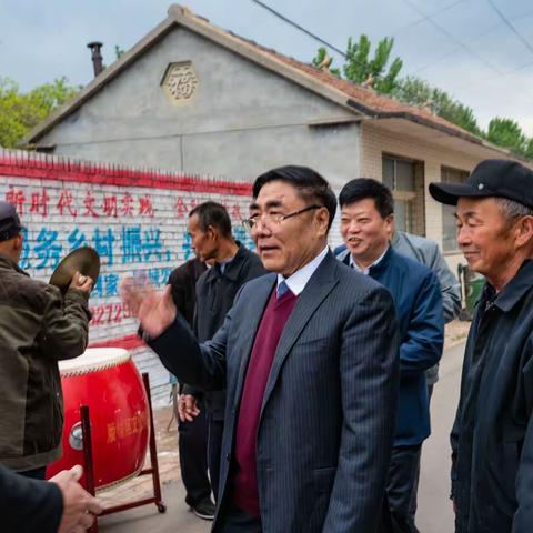 爱故乡  投巨资  建广场--为家乡建设第一人--卢自文