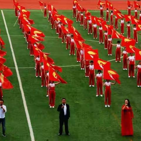 红旗舞动，神采飞扬，四中雄狮，胜利辉煌！