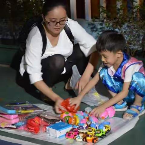 小老板的摊位开张了