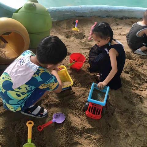 沙池玩具车是大家的