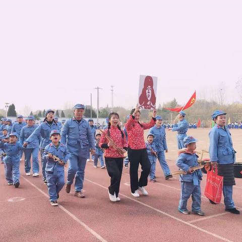 雨露国际幼儿园    苗苗一班——《军民大生产》