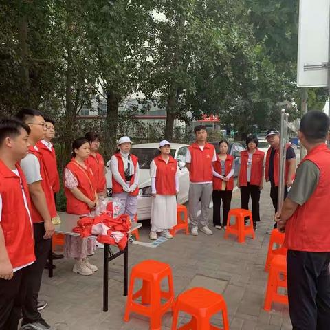 顶风冒雨下一线 齐心协力建文明——产业新城管委会7月11日文明城市建设工作纪实