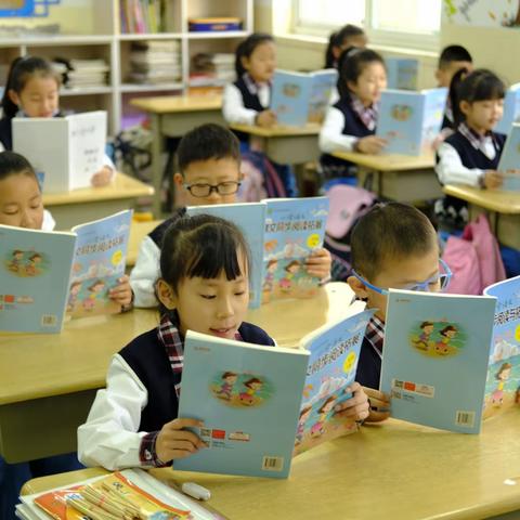 【海边街小学一年一班】“疫”路      前行