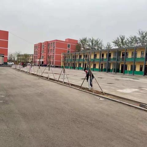 做阳光教师，体会幸福快乐