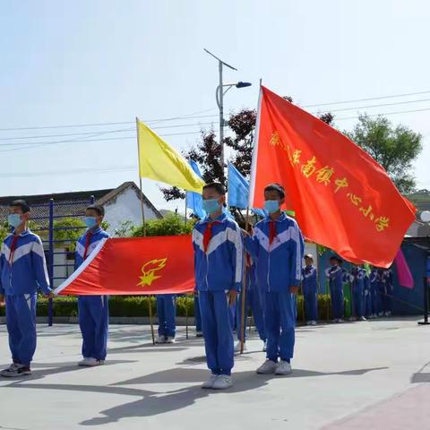 红领巾心向党  祖国发展我成长---平南镇中心小学举办庆“六一”手抄报评比活动