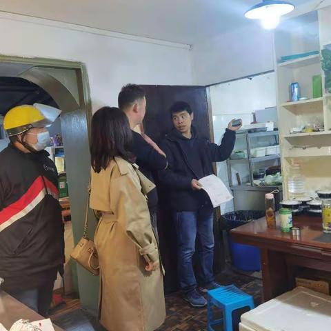 10月26日长延堡街道值班人员认真落实夜查制度