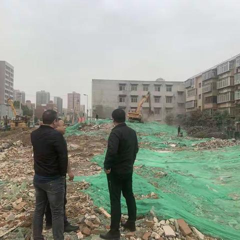 长延堡街道值班人员落实夜查制度