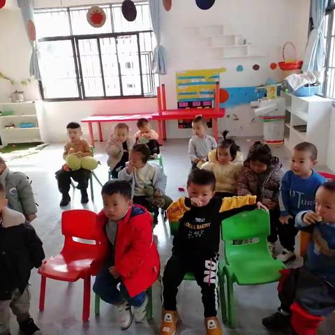 西林县金苹果分园小小班三月精彩回顾