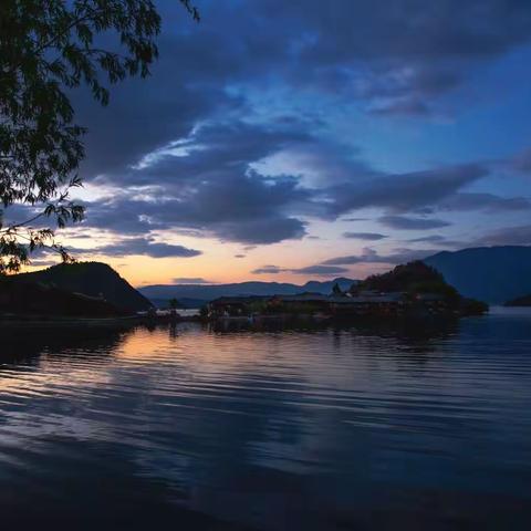 泸沽湖晨曦