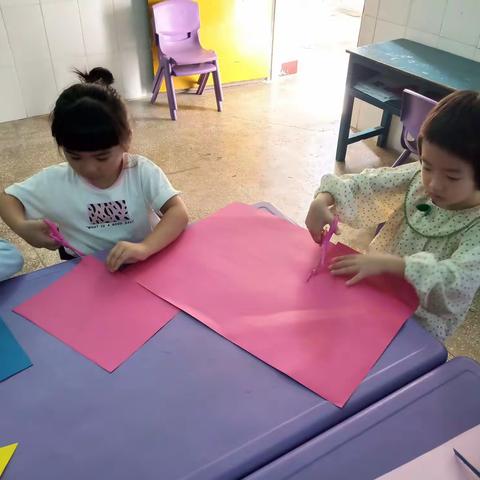 矿建幼儿园中三班“祖国妈妈，生日快乐”主题活动。