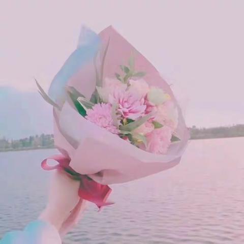 在这花好月圆之际，凤琴祝大家元霄节快乐