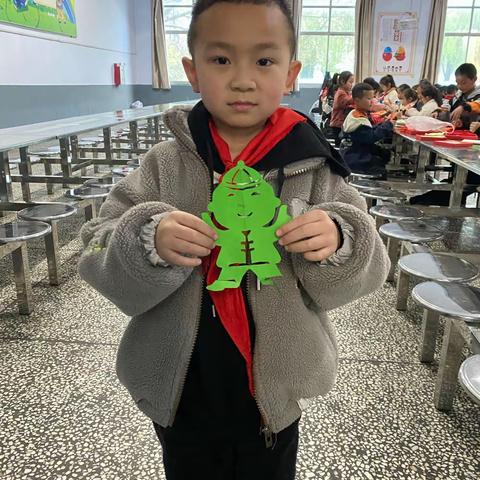 刻出七彩童年——刻纸社团作品展示