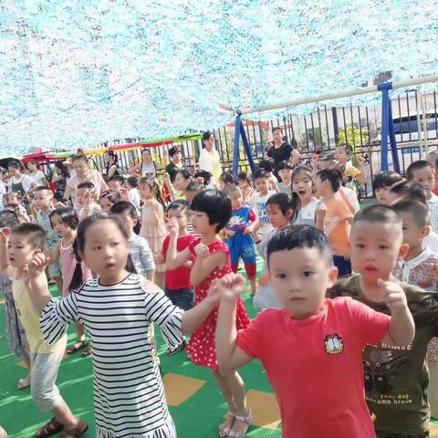 图娅幼儿园.朵朵三班(炎炎夏日，快乐的一周)