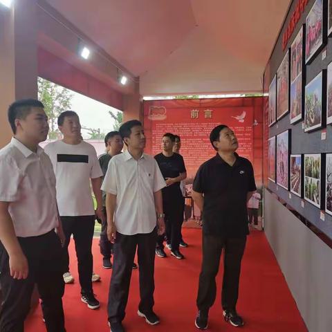 区移动公司组织党员干部参观“建党百年书画摄影联展”