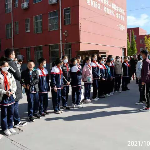 “我们的节日·重阳节”——张店区实验中学六·七中队走进高新区三玉老年公寓开展主题活动