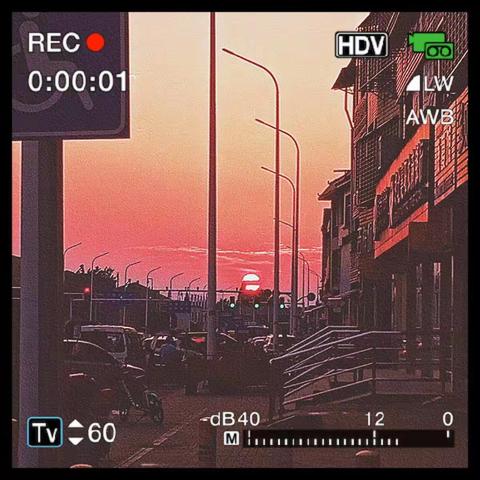 优秀大学生回访母校---襄职五年学前2004班张恩育