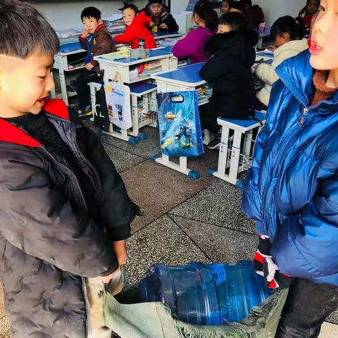 灵宝市第二实验小学一六班“日行一善，月习一德”（副本）