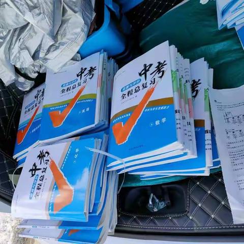 隔离疫情不隔爱  发放新书暖人心黑台镇中学疫情期间学校及时发放新书