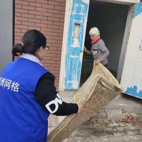 爱城创卫    网格员在行动