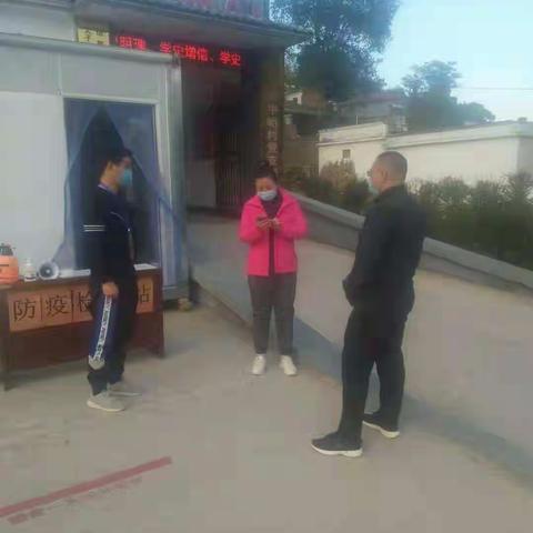 太子井乡党委书记刘利敏、乡长韩文彬到各村督导疫情防控工作