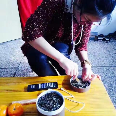 在冬日暖阳里品茶