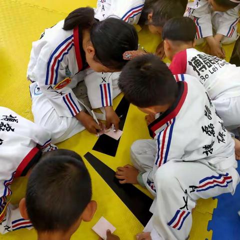 搏磊跆拳道馆全体学员祝愿 ：母亲们 节日快乐！