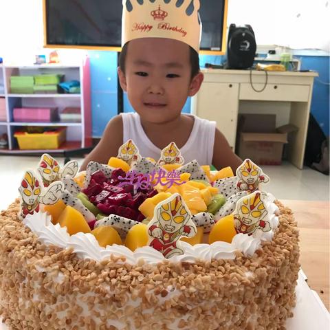 阳光智能幼儿园朵三班秦明罡小朋友过生日啦💓