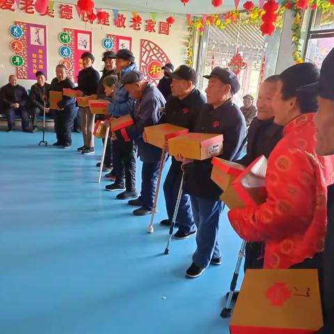 两亭敬老院——爱心棉鞋”送给老年人，暖脚又暖心