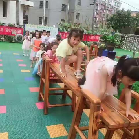 朵朵大班第六周掠影。蓝蓝的天空是小鸟的家，快乐的幼儿园是小朋友的家。宝贝的快乐与您分享～