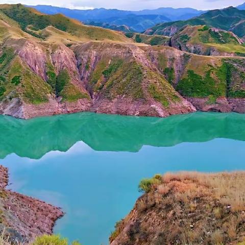 5月13日水晶格格带您玛纳斯肯斯瓦特湖奇峰草原峡谷湖泊美景一日游！