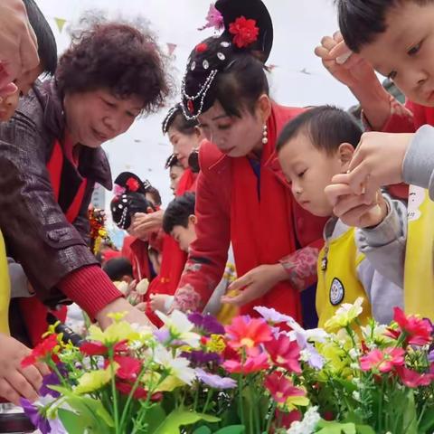莆田市老年大学和涵江幼儿园的《大手拉小手》迎新年活动剪影