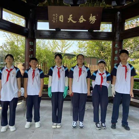 临安区锦城第四初级中学110中队啄木鸟小队“天目少年迎亚运 垃圾分类我先行”暑期实践活动
