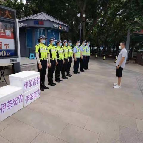 她们收到“秋天第一杯奶茶”            爱心企业慰问一线交巡警