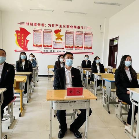 百年正青春 奋斗正当时 ﻿﻿——梅河口市湾龙学校观看“庆祝中国共产主义青年团成立100周年大会