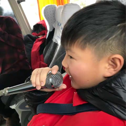 童行中国—-走进中华艺术馆、上海科技馆、金茂大厦。