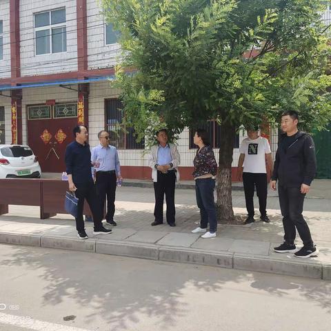 区农业农村局验收曲兴村人居环境卫生