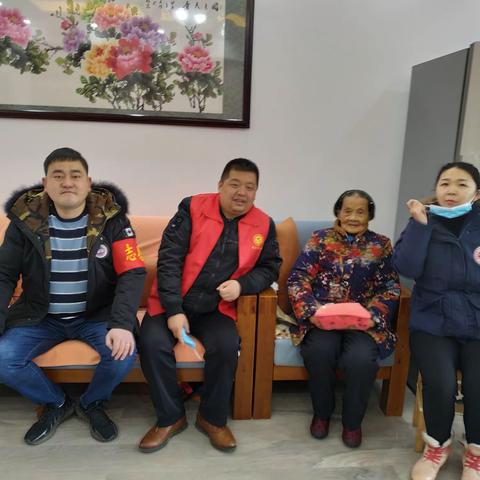 为百岁老人送上生日祝福